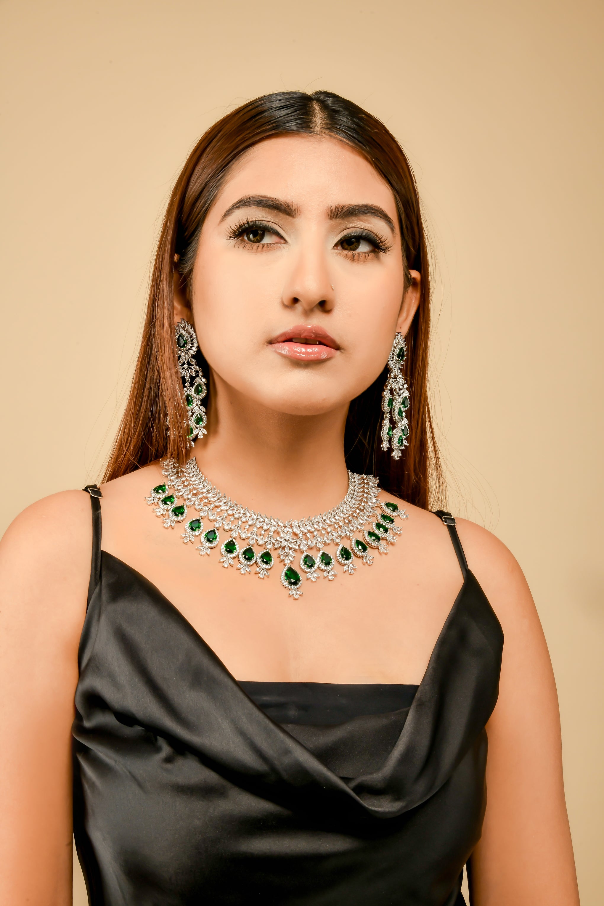 Inēs Emerald Necklace Set