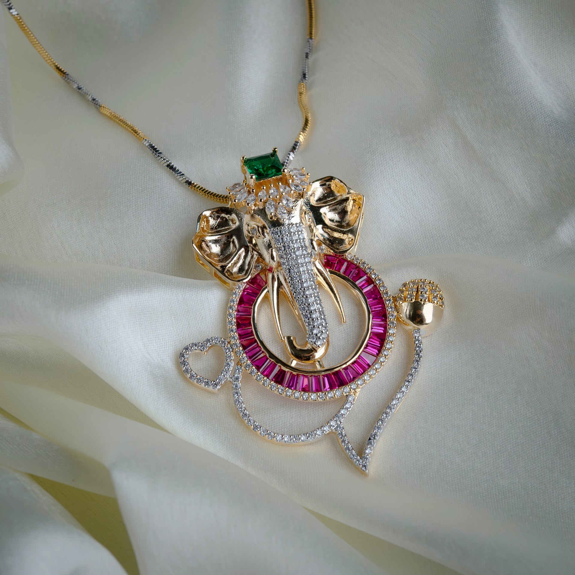 Aaradhya Ganesh Pendant Set