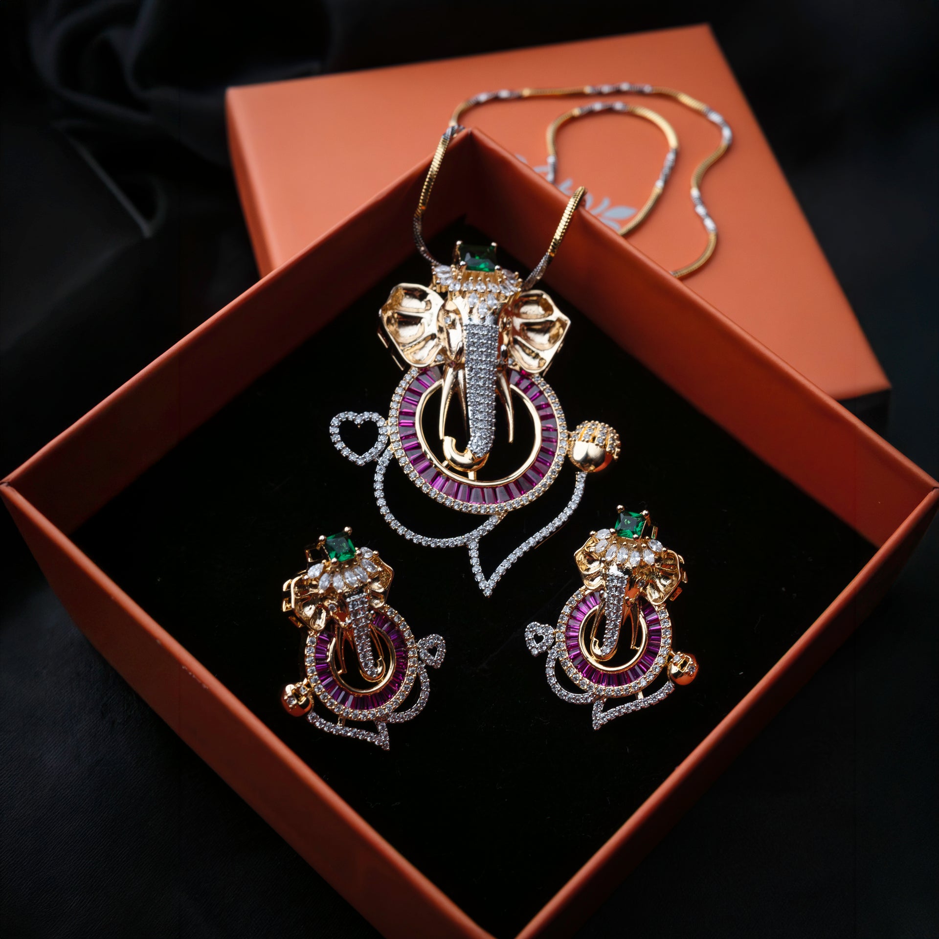 Aaradhya Ganesh Pendant Set