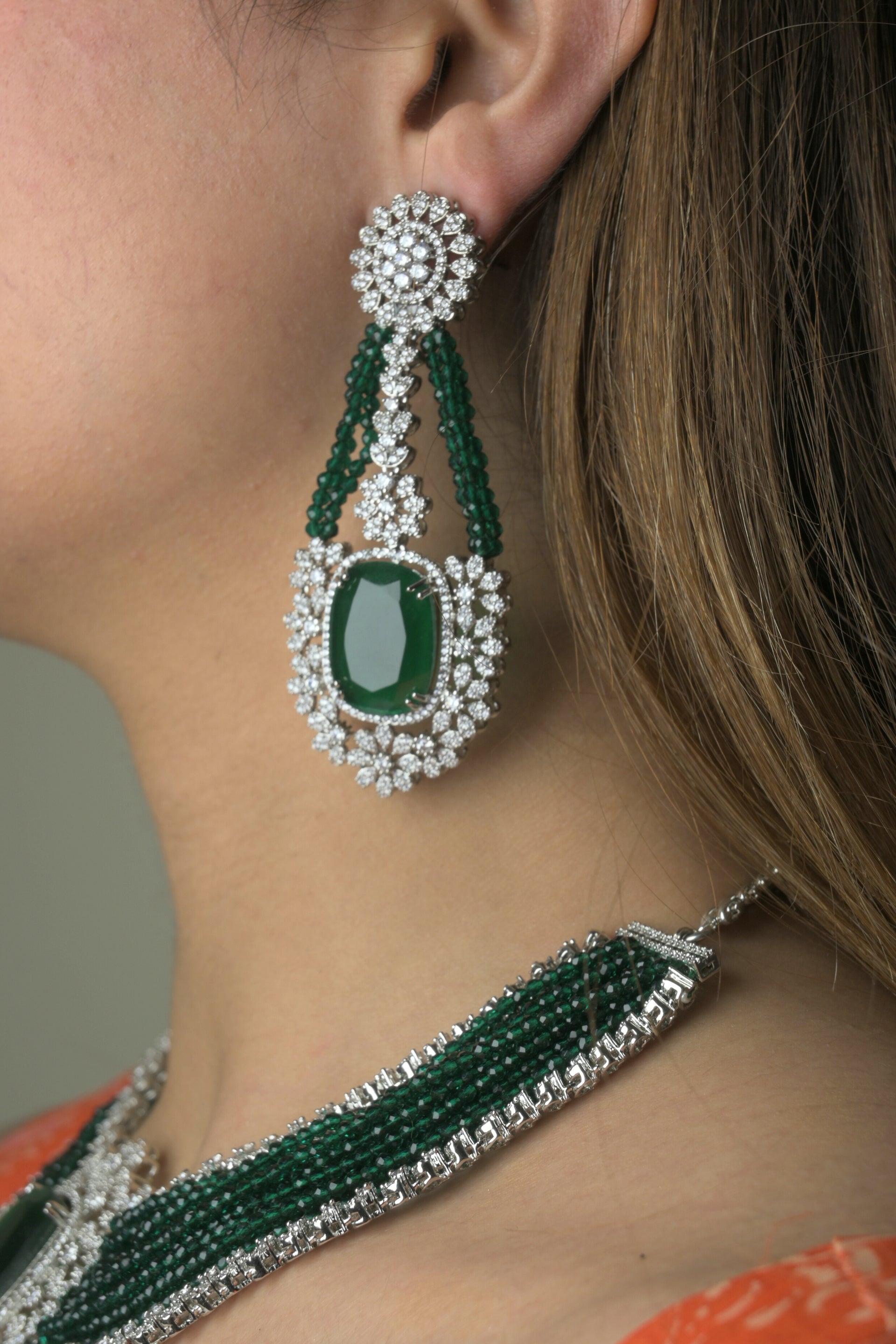 Emerald chocker