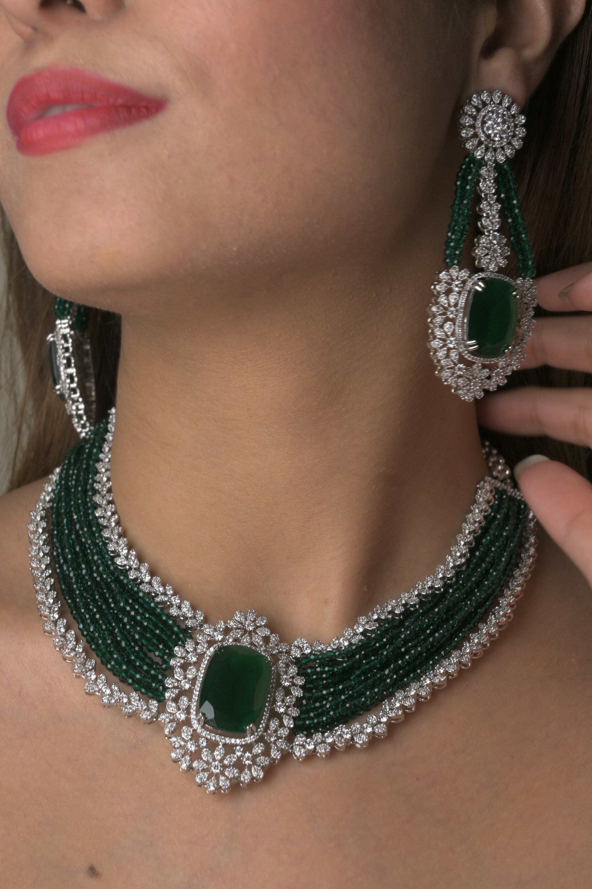 Emerald chocker